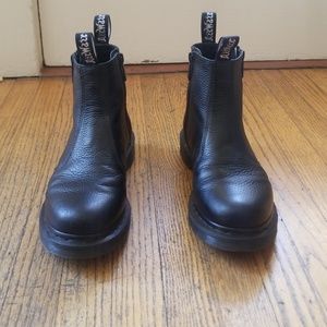 2976 Dr marten Chelsea leather boots